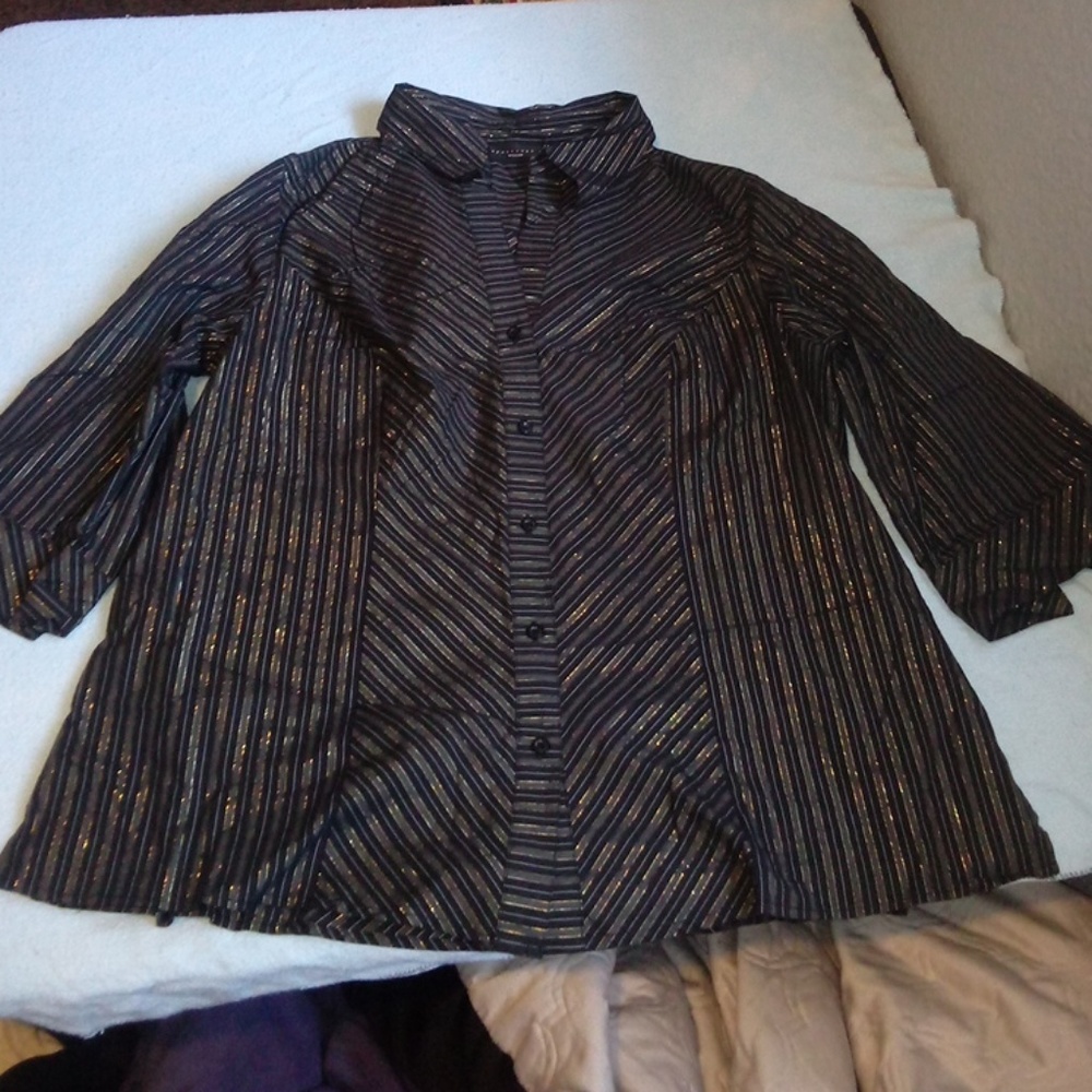 Apostrophe brand shirt